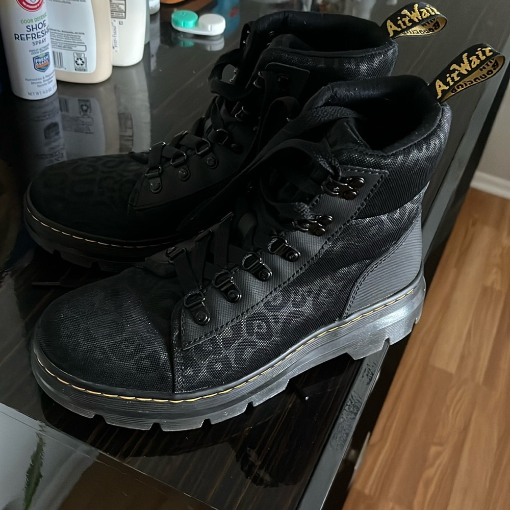 This is a very comfortable dr martens boots